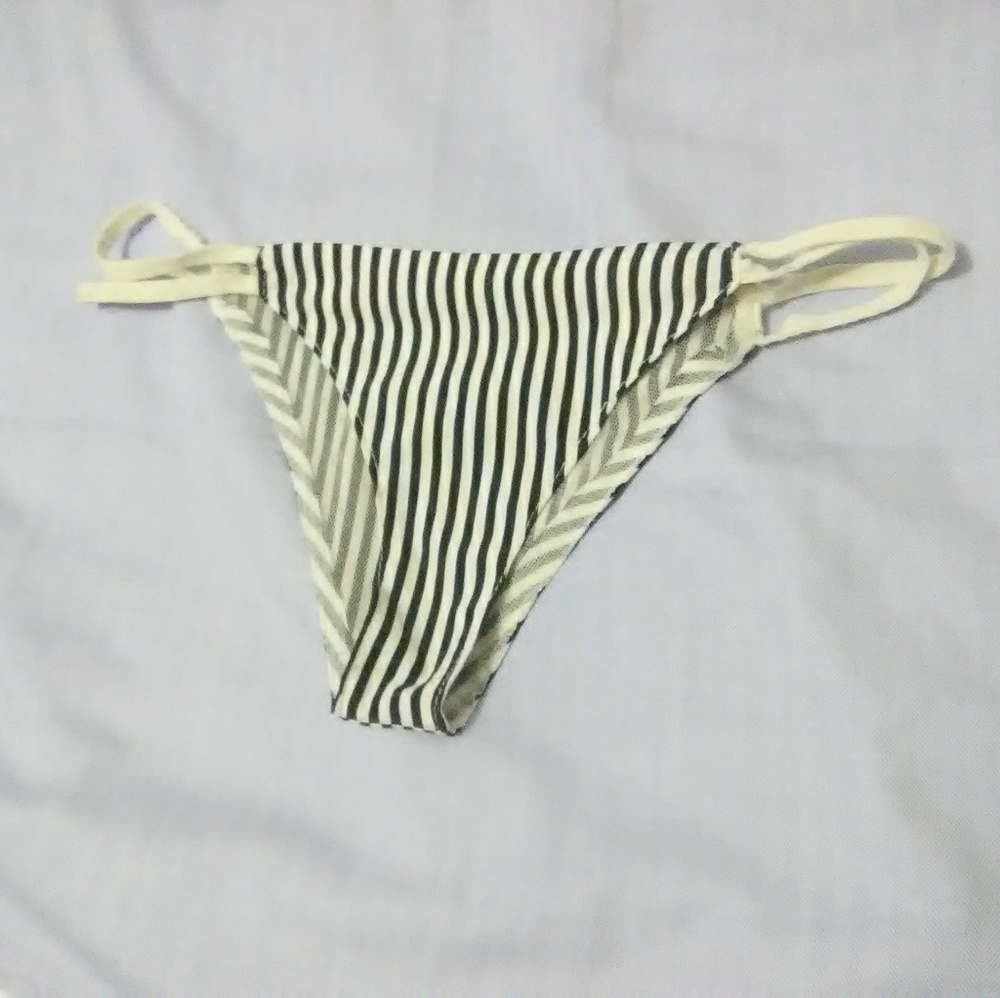 Bikini - Picture 5 of 5